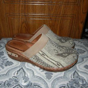 Clogs Born Western Suede Leather Tribal Blanket Southwestern Taupe Tan Wool 10